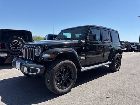 Used 2023 Jeep Wrangler Unlimited Sahara w/ Cold Weather Group AWD/4WD image 8