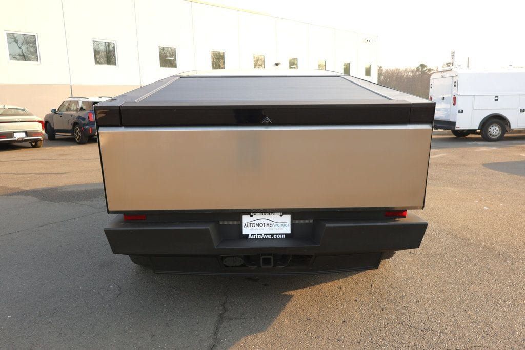 Used 2024 Tesla Cybertruck AWD Crew Cab image 4
