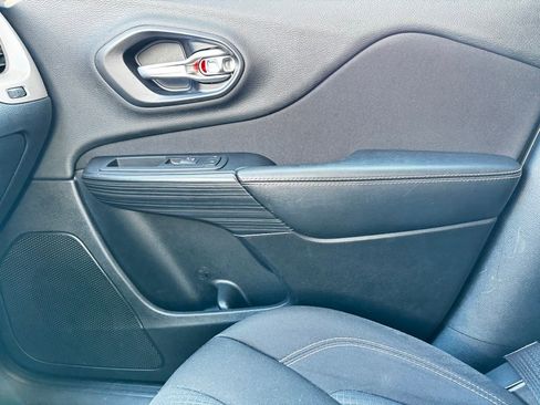 Used 2015 Jeep Cherokee Latitude w/ Cold Weather Group image 22