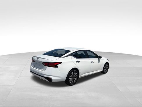 Used 2025 Nissan Altima 2.5 SV FWD image 6