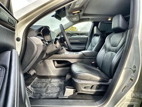 Used 2023 INFINITI QX60 Sensory w/ Cargo Package image 2