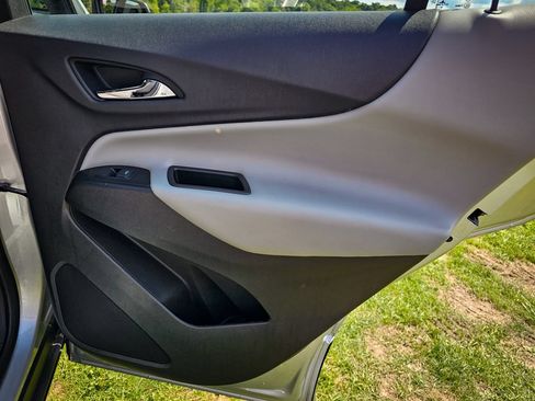 Used 2020 Chevrolet Equinox LS FWD image 34