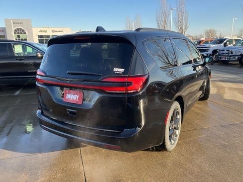 New 2026 Chrysler Pacifica Select w/ S Appearance Package FWD image 6