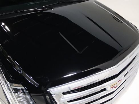 Used 2020 Cadillac Escalade ESV Premium Luxury image 26