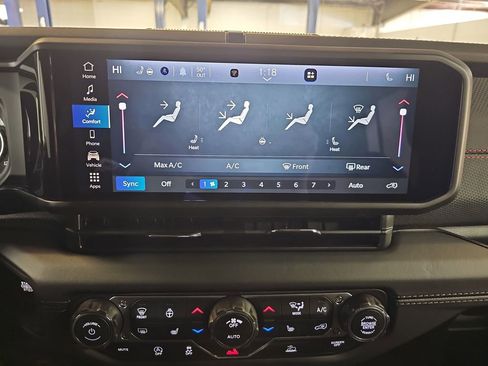 New 2026 Jeep Wrangler Unlimited Rubicon w/ Steel Bumper Group image 19