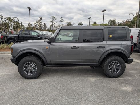 New 2025 Ford Bronco Badlands image 8