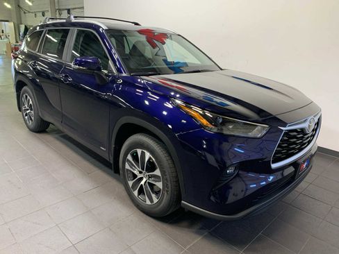 New 2026 Toyota Highlander XLE image 2