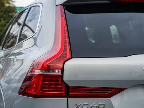 Used 2022 Volvo XC60 T8 Inscription w/ Advanced Package image 6