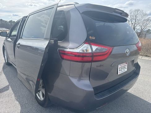 Used 2020 Toyota Sienna LE image 8