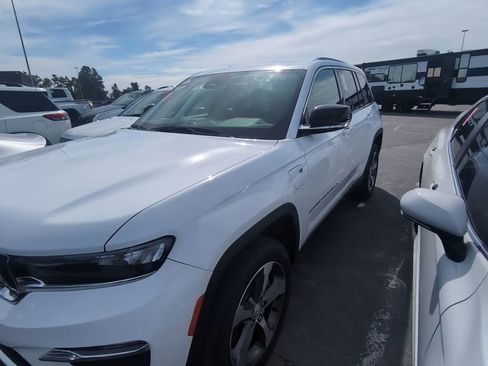 Used 2022 Jeep Grand Cherokee Limited 4xe image 2