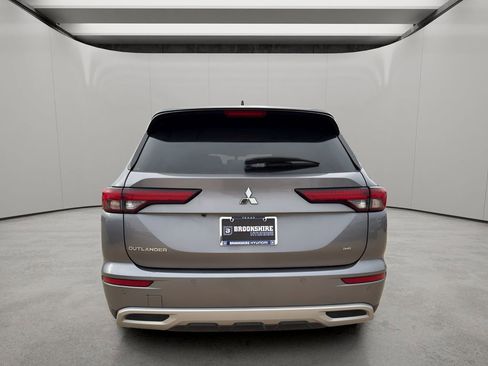 Used 2023 Mitsubishi Outlander SE image 4