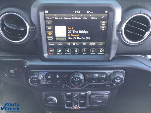 Used 2022 Jeep Wrangler Unlimited Sahara w/ Cold Weather Group image 21