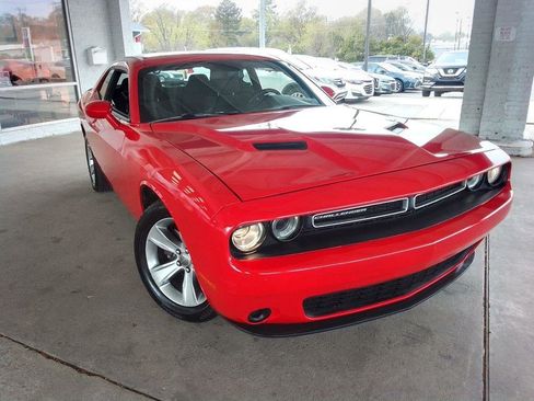 Used 2021 Dodge Challenger SXT image 2