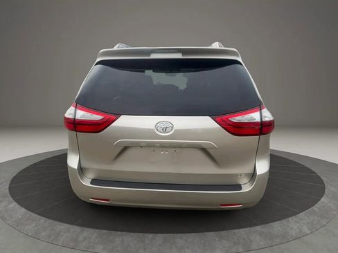 Used 2017 Toyota Sienna LE FWD image 6