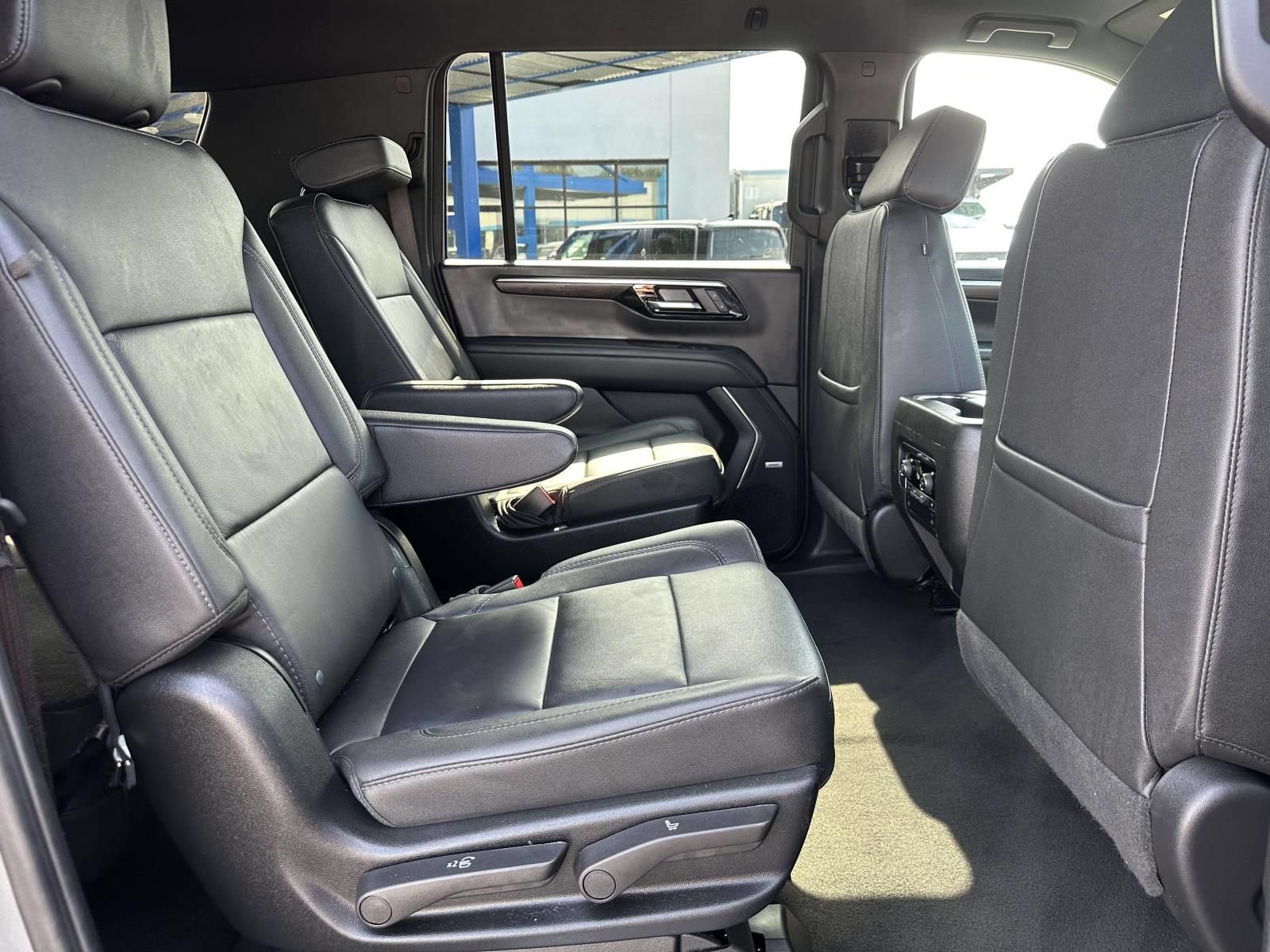 Certified 2026 Chevrolet Suburban LT w/ Comfort Package AWD/4WD image 28