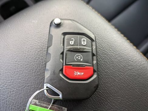 Used 2025 Jeep Gladiator Sport AWD/4WD image 32