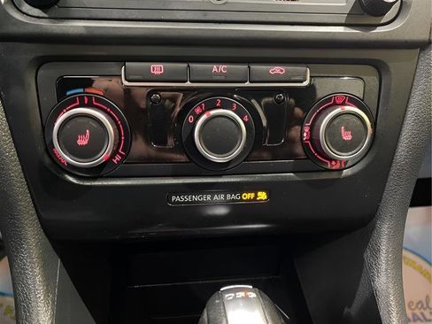 Used 2014 Volkswagen Golf TDI image 15