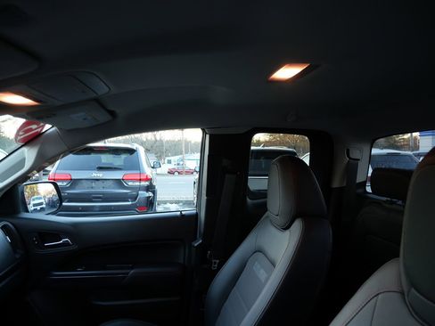 Used 2015 GMC Canyon SLE w/ All-Terrain Package image 11