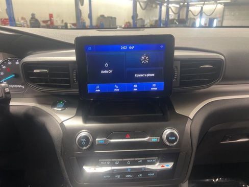 Used 2020 Ford Explorer XLT w/ Class III Trailer Tow Package image 17