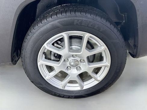 Used 2021 Jeep Renegade Latitude image 28