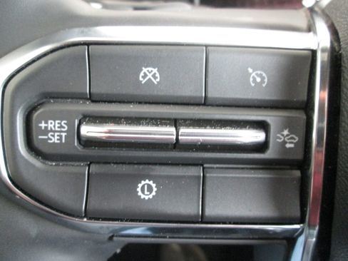 New 2025 GMC Acadia Elevation image 17