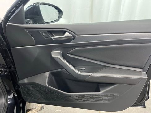 Certified 2024 Volkswagen Jetta SE w/ Panoramic Sunroof Package image 12