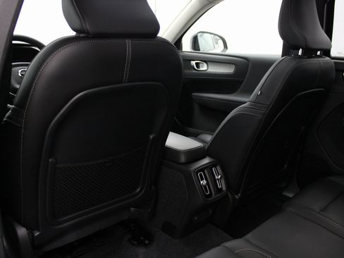 Used 2025 Volvo XC40 B5 Plus image 14