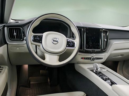 Certified 2023 Volvo XC60 B5 Ultimate w/ Climate Package image 13