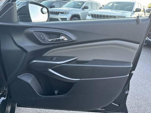 Used 2025 Chevrolet Trax ACTIV image 18