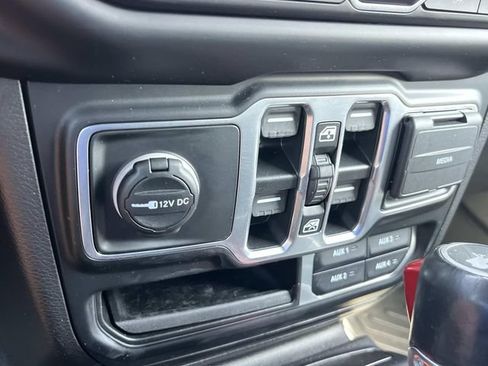 Used 2021 Jeep Wrangler Unlimited Sahara w/ Cold Weather Group AWD/4WD image 32