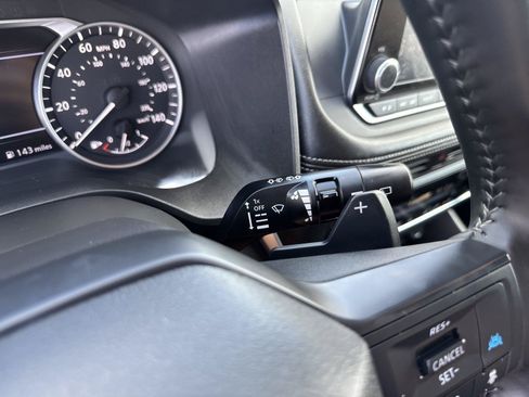 Used 2025 Nissan Rogue SV FWD image 24