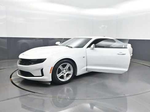 Used 2020 Chevrolet Camaro LT RWD image 33