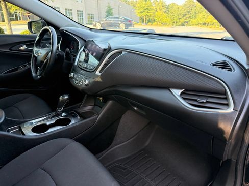 Used 2020 Chevrolet Malibu RS FWD image 24