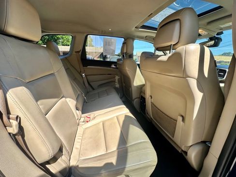 Used 2017 Jeep Grand Cherokee Limited AWD/4WD image 16
