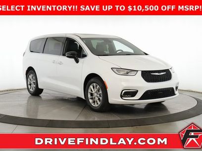 New 2026 Chrysler Pacifica Select