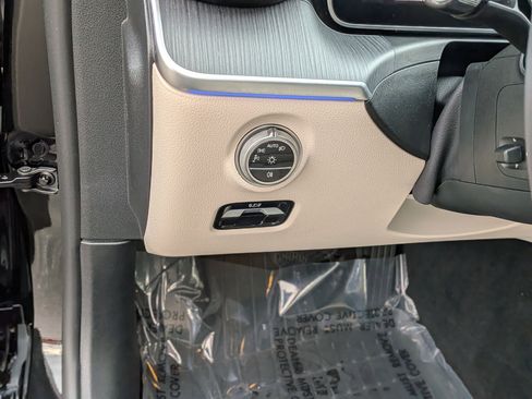 Certified 2025 Mercedes-Benz C 300 4MATIC Sedan image 15