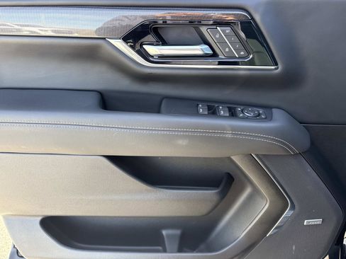 Used 2025 GMC Yukon Elevation image 12