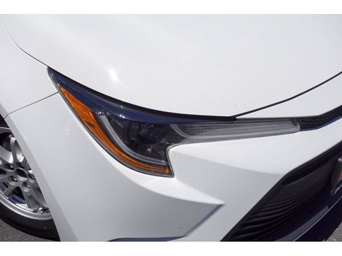 Used 2025 Toyota Corolla LE FWD image 2