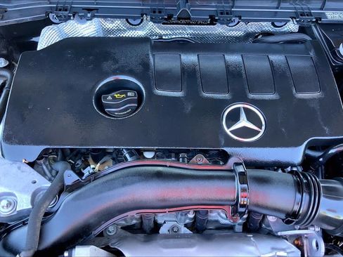 Used 2023 Mercedes-Benz GLB 250 image 32