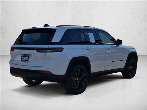 Used 2023 Jeep Grand Cherokee Altitude AWD/4WD image 5