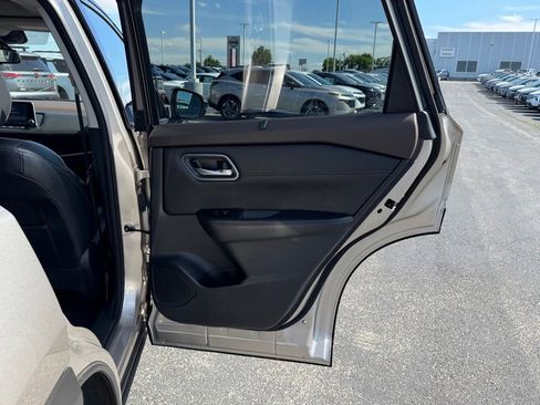 Used 2021 Nissan Rogue SL FWD image 21