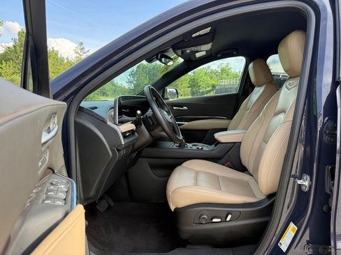 Certified 2025 Cadillac XT4 Premium Luxury FWD image 19