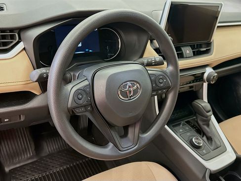 Used 2025 Toyota RAV4 LE AWD/4WD image 18