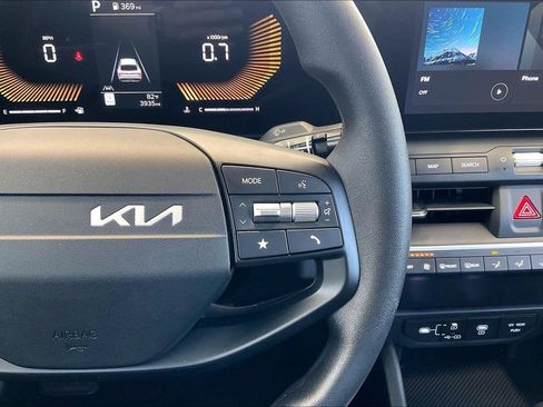 Used 2025 Kia K4 FWD image 18