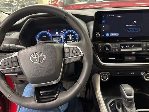 Used 2025 Toyota Grand Highlander AWD image 20