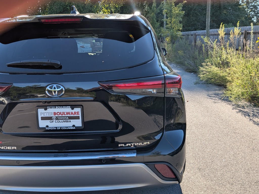 Used 2024 Toyota Highlander Platinum FWD image 8
