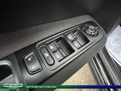 Used 2021 Jeep Renegade Sport image 10