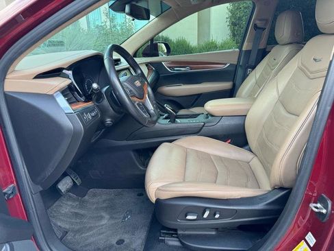 Used 2018 Cadillac XT5 Platinum w/ Driver Assist Package AWD/4WD image 9