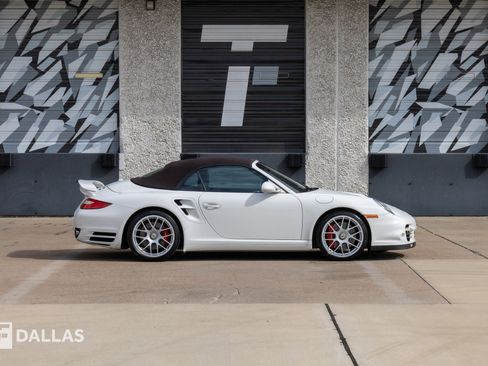 Used 2012 Porsche 911 Turbo image 17