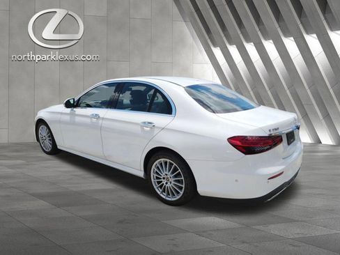 Used 2022 Mercedes-Benz E 350 4MATIC Sedan image 2